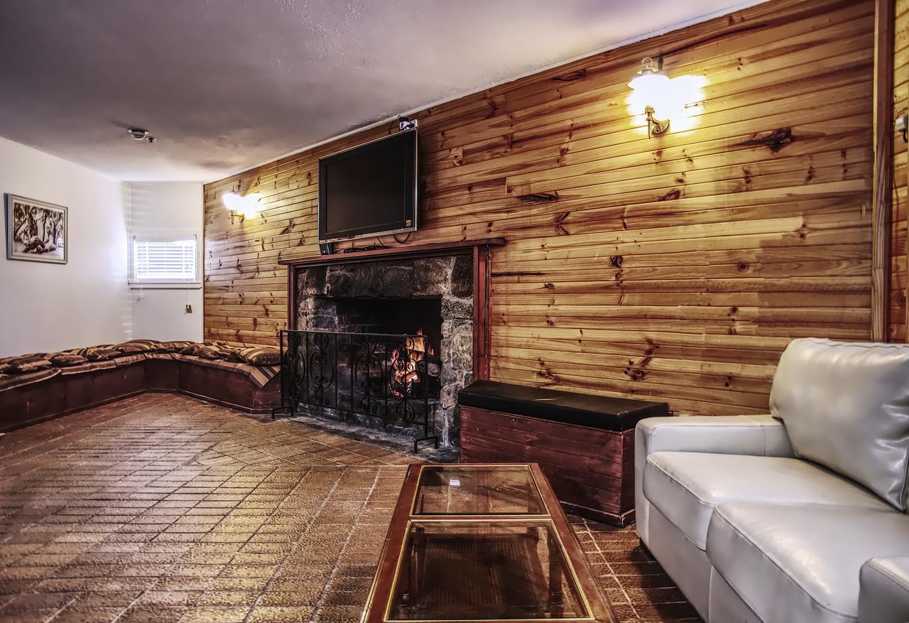 Selwyn Star Lodge Адаминаби Экстерьер фото